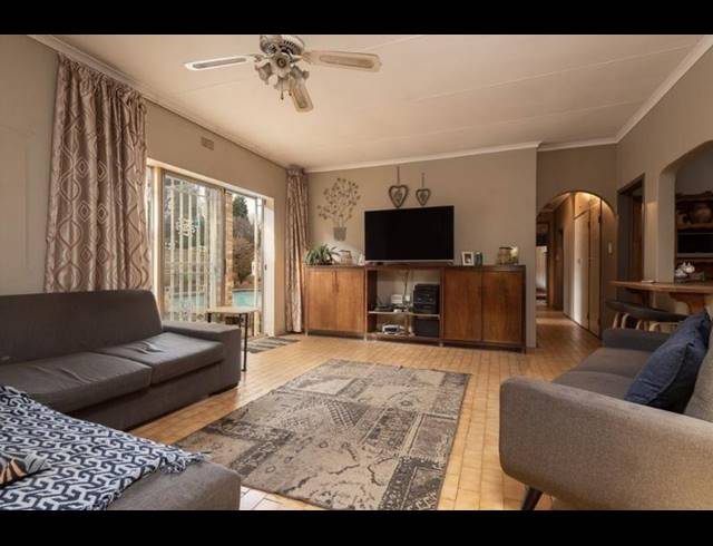 4 BEDROOM HOUSE FOR SALE IN ALBEMARLE EXT 2